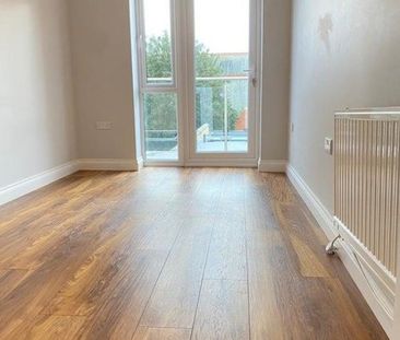 Canberra Road, London - Photo 2