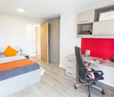 Luxury 2 Bed Apartment - Photo 6