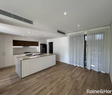 Luxury Townhouse Living - Prime Location with Modern Comforts - Photo 2