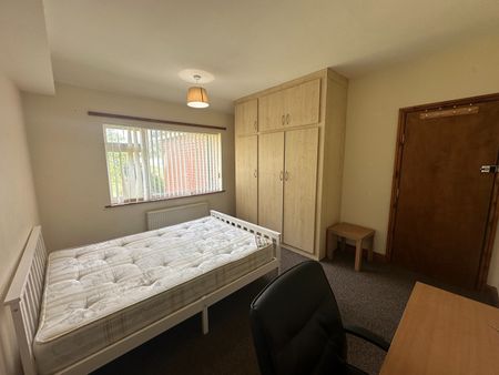 5 Bed Semi-Detached House, Bonnington Road, LE2 - Photo 3