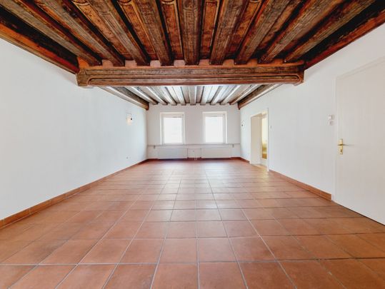 110,65 m² im 1. OG – großzügige Raumaufteilung & historischer Wohnbereich - Photo 1