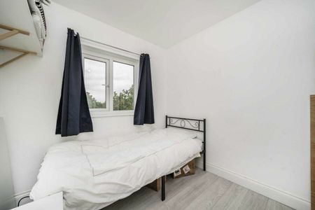 Monks Drive, London, W3 - Photo 4