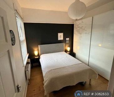 1 bedroom in a flat share to rent - Photo 4