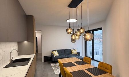 Exkluzívny 3-izbový byt v projekte Vila Ľadová – moderné bývanie v srdci Starého Mesta s balkónom a parkovaním - Photo 3