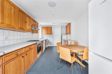 4 bedroom detached house to rent - Photo 2