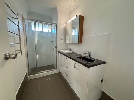 Central Belmont Apartment - Photo 4