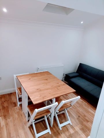 1 Bed Flat, Halston Close, SW11 - Photo 2