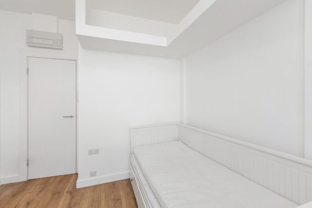 Warwick Road, Earls Court, London, SW5 - Photo 1