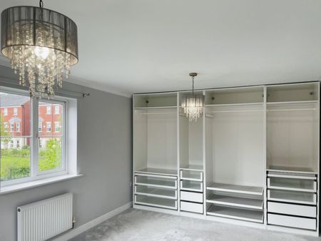 Four Double Bedroom Property To Let in Lichfield - Photo 3