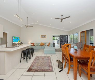 Quiet Cul-de-Sac Living with Room for Everyone - Photo 2