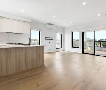 Modern 4 Bedroom Townhouse - Photo 2