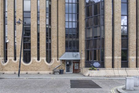 Montague Close, Bankside, London, SE1 9DF - Photo 2