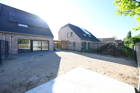HALFOPEN NIEUWBOUWWONING met ZONNIGE TUIN, nabij het CENTRUM van Gistel - Photo 5