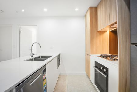 GORGEOUS TWO BEDROOM UNIT! - Photo 2