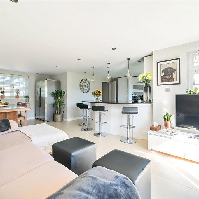 4 bedroom semi-detached house to rent - Photo 1
