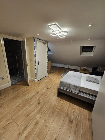 Room in a Shared House, Kinfauns Road, IG3 - Photo 2