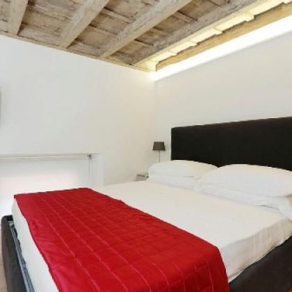 Spagna: Beautifully renovated 2 Bedroom, 2 bath loft located on high bright floor. Entrance, living room, views of Trinità dei Monti, modern kitchen, air conditioning, elevator. Ref 1634 - Photo 3