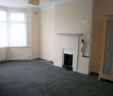 4 bedroom semi-detached house to rent - Photo 6