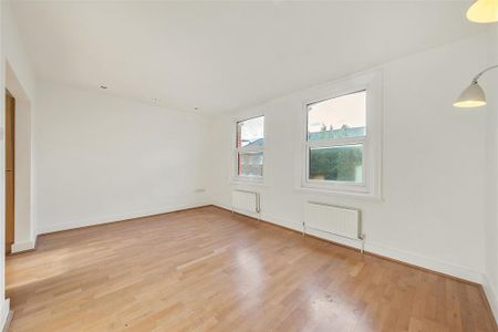 2 bedroom maisonette to rent - Photo 2