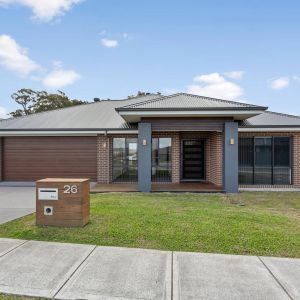 Five Bedroom Home - Photo 3