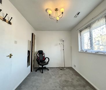 3 Bedroom House - Mid Terrace To Let - Photo 6