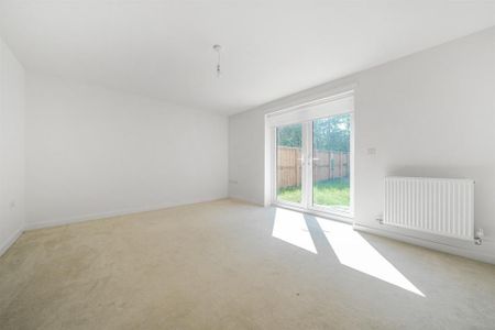 3 bedroom semi-detached house to rent - Photo 2