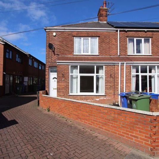2 bedroom end of terrace house to rent - Photo 1