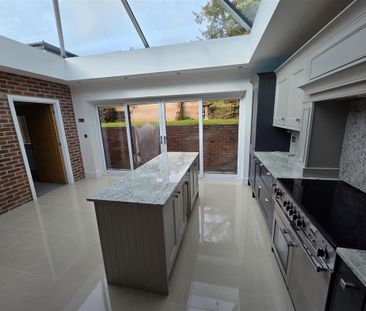 3 bedroom detached bungalow to rent - Photo 5