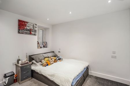 3 bedroom flat to rent - Photo 4