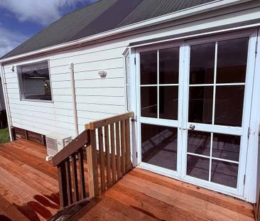 Newly refurbished 3 bedroom home - Photo 1