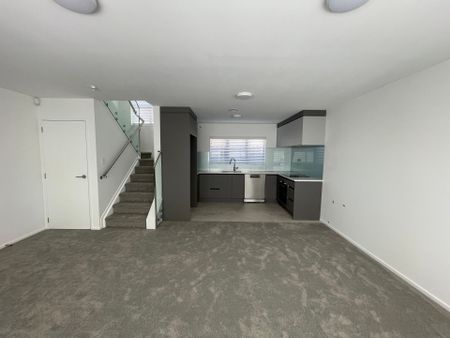 Two Level Townhouse&excl; - Photo 3