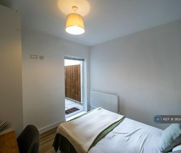 1 bedroom in a house share to rent - Photo 4