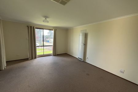 3 BEDROOM HOME! - Photo 2