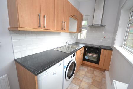 3 bed Mid Terraced House for Rent - Photo 3