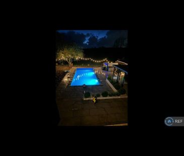 4 bedroom detached house to rent - Photo 4