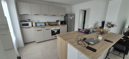Location Maison 4 pièces 79m² COURRIERES 62710 - Photo 4