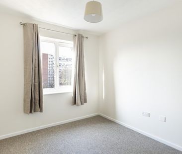 2 Bed Flat - Photo 3