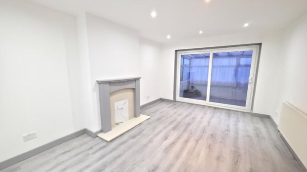 3 bedroom semi-detached bungalow to rent - Photo 1