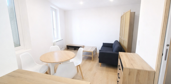 Location Appartement 1 pièce 24m² LA SEYNE SUR MER 83500 - Photo 2