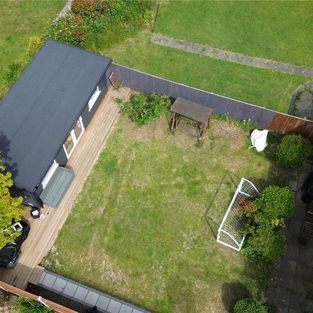 5 bedroom detached house to rent - Photo 3