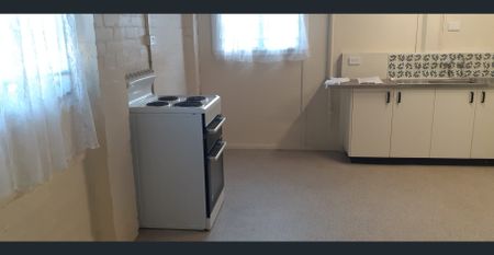 Sandgate beach flat - Photo 5