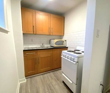 496 MONTROSE AVE. UNIT 26 - Studio/1Bath, Steps from TTC, *UTLS FREE* - Photo 3