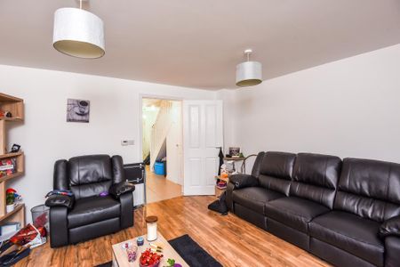 3 bedroom detached house to rent - Photo 2