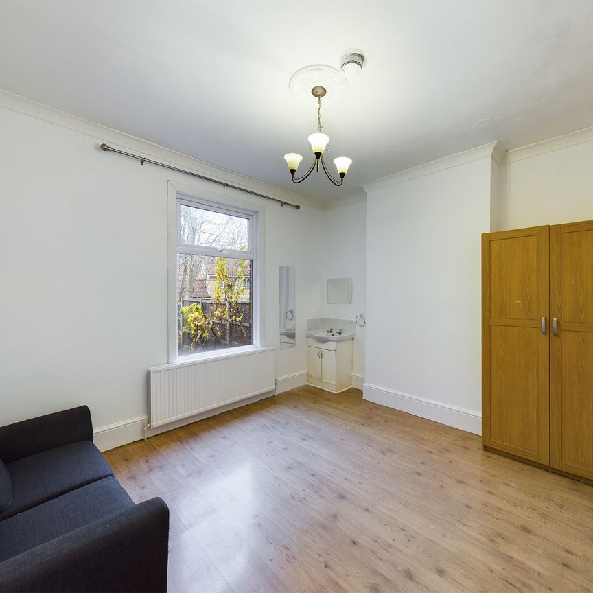 Hillreach, Woolwich, SE18, London - Photo 1