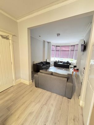 25 St Michaels Crescent, Leeds, LS6 3AL - Photo 1