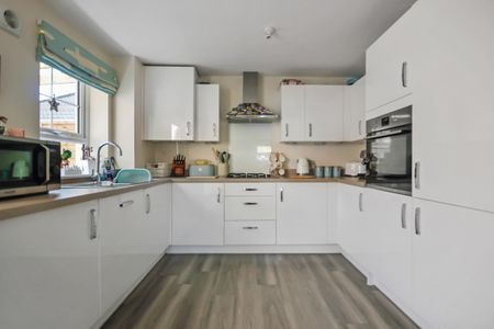 Barley Fields, Bristol, Gloucestershire, BS35 1AQ - Photo 3