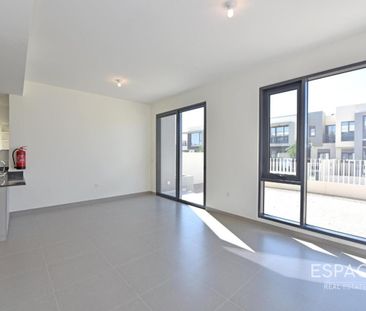 Vacant | Green Belt | Well Maintained - Photo 3