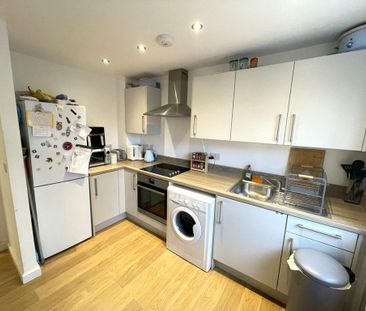 2 bedroom flat to rent - Photo 4