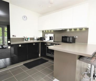 Sierra Road, High Wycombe - Photo 1