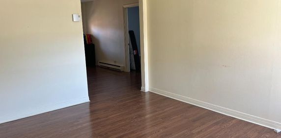 GRAND 4 1/2 ENSOLEILLÉ & LUMINEUX — 2 CHAMBRES — TROIS-RIVIÈRES — 1 100$/MOIS - Photo 2